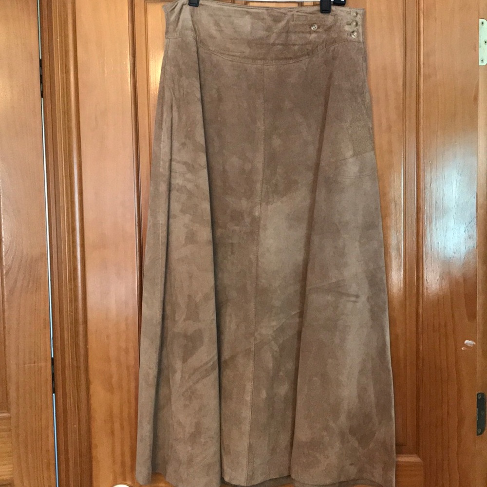 Long tan vintage prairie style suede skirt size 10